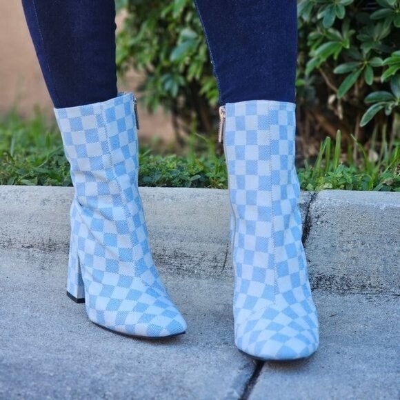 Womens Checkered Print Square Toe Block Heel Bootie - Picture 4 of 6